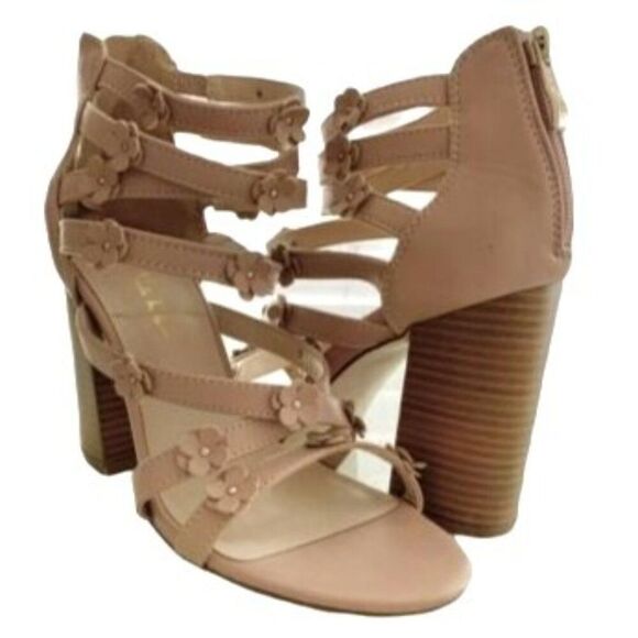 Nicole Miller Daisy Strappy Sandals Flower Embellishments 10 Block Heel Tan - Picture 2 of 12